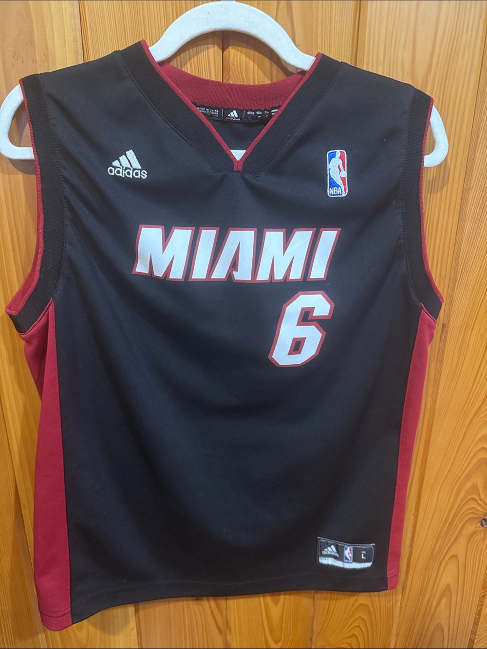 Adidas NBA Miami Heat LeBron James #6 Jersey -
Large EUC
